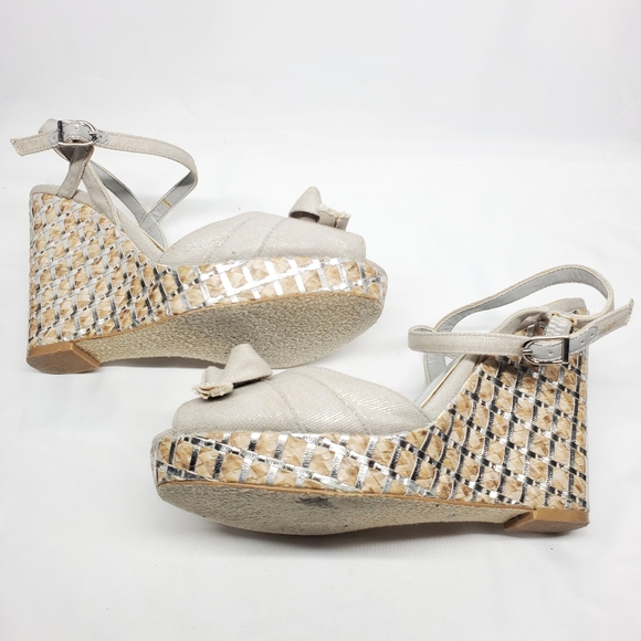 White house black market canvas shimmery wedge 8M - Picture 6 of 8